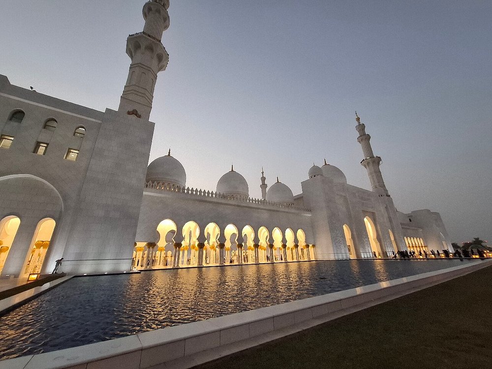 Ab Dubai: Abu Dhabi Stadtrundfahrt mit Besuch der Großen Moschee