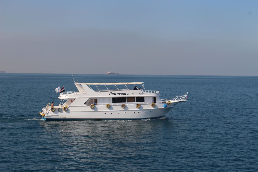 Ain El Sokhna: Panorama-Privatboot-Schnorchelausflug mit Mittagessen und alkoholfreien Getränken