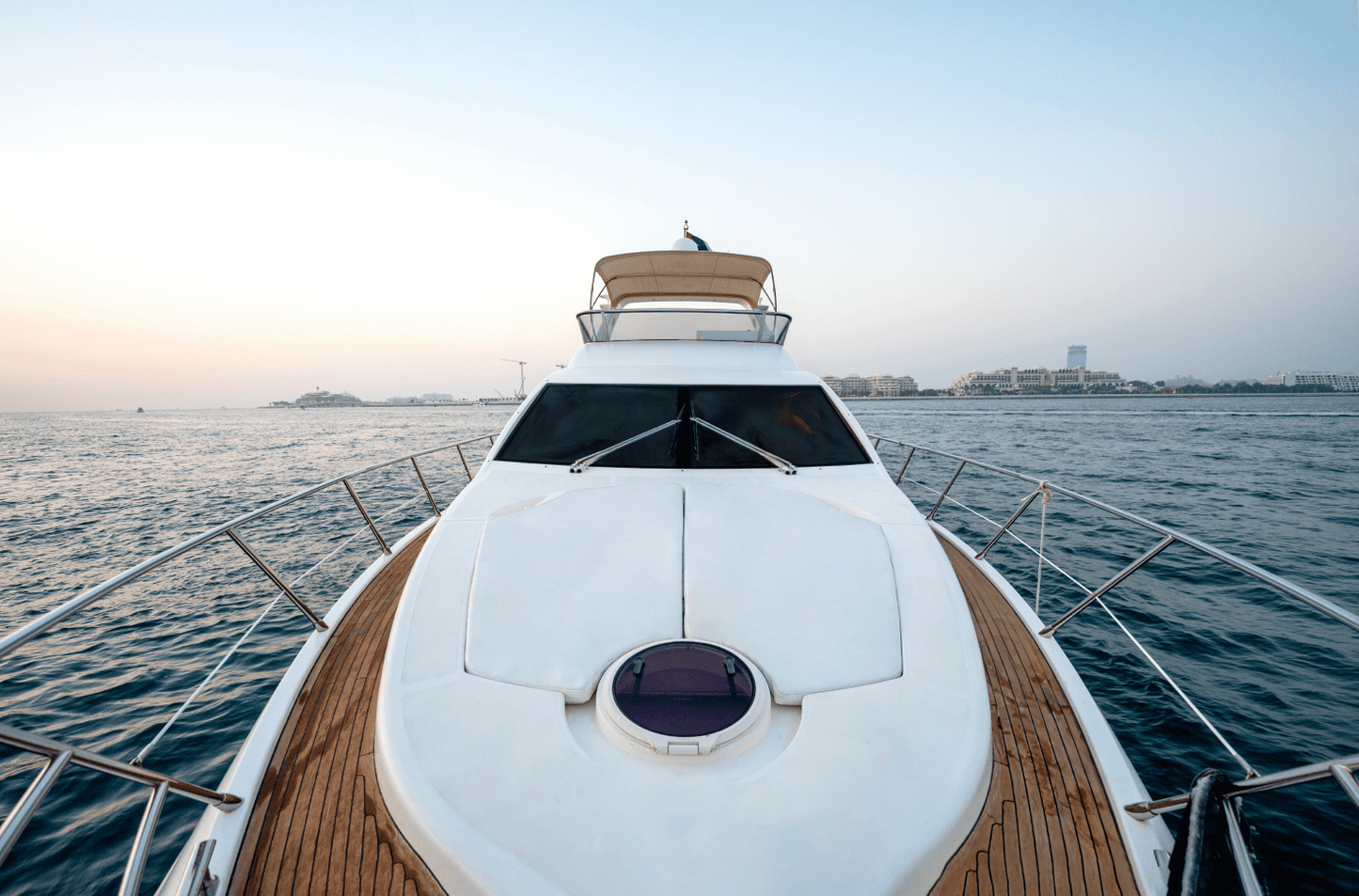 Dubai: Sewa Kapal Pesiar Mewah Azimut 53FT KAMI Pribadi