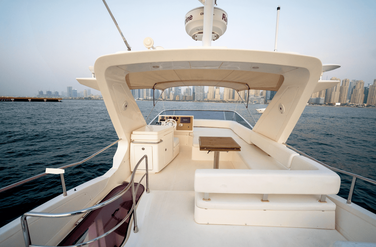 Dubai: Sewa Kapal Pesiar Mewah Azimut 53FT KAMI Pribadi