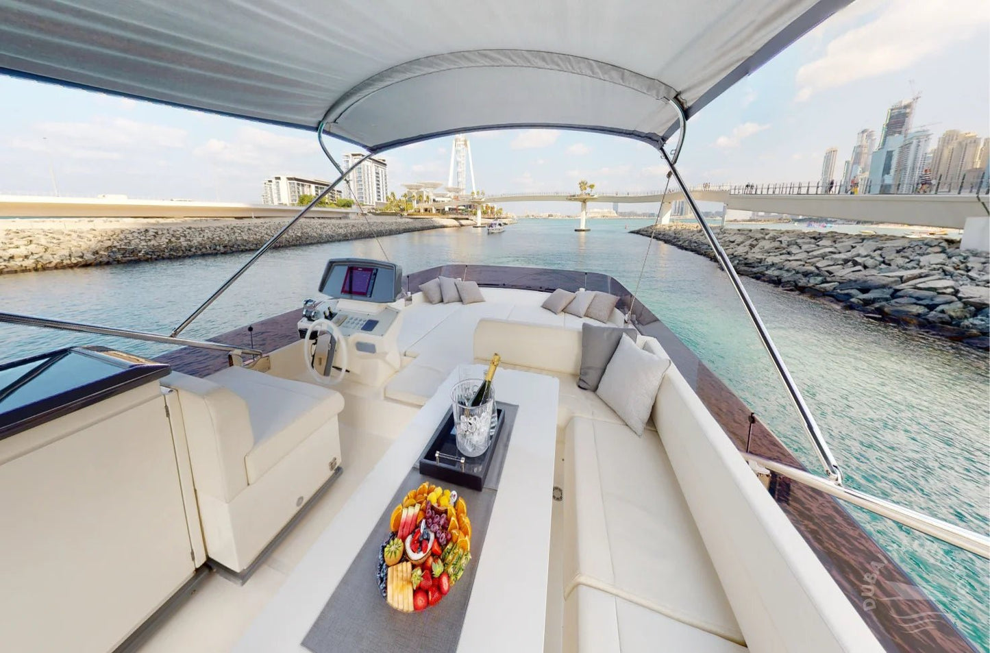 Dubai: privat Ferretti Lala 66FT de închiriere de iahturi de lux