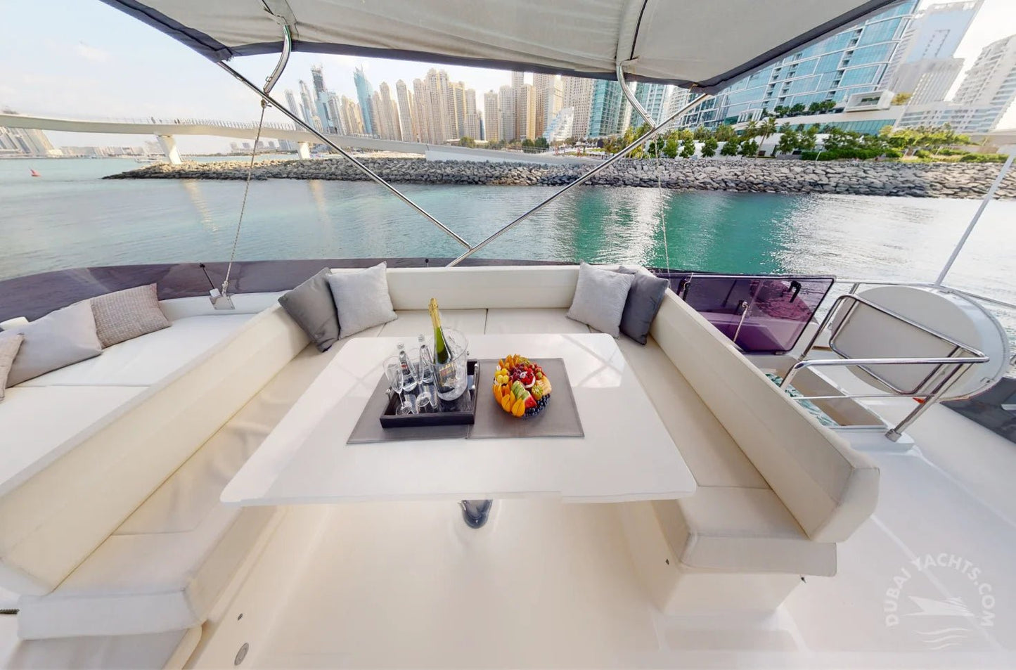 Dubai: privat Ferretti Lala 66FT de închiriere de iahturi de lux