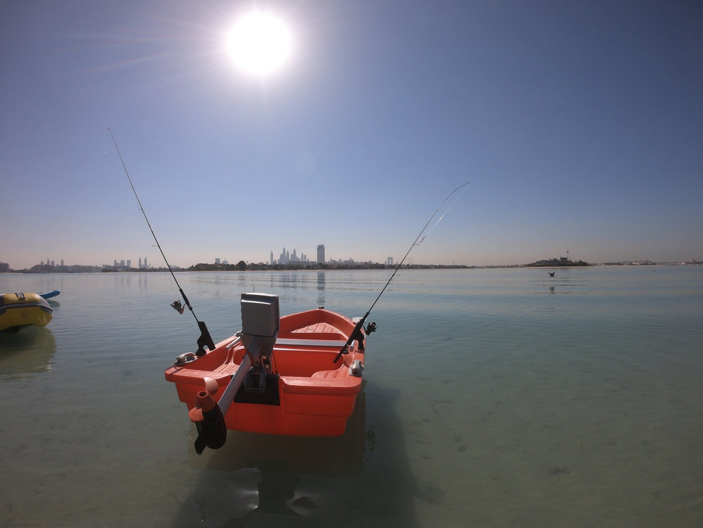 Дубай: опыт катания на электронных лодках на острове Пальма Джумейра