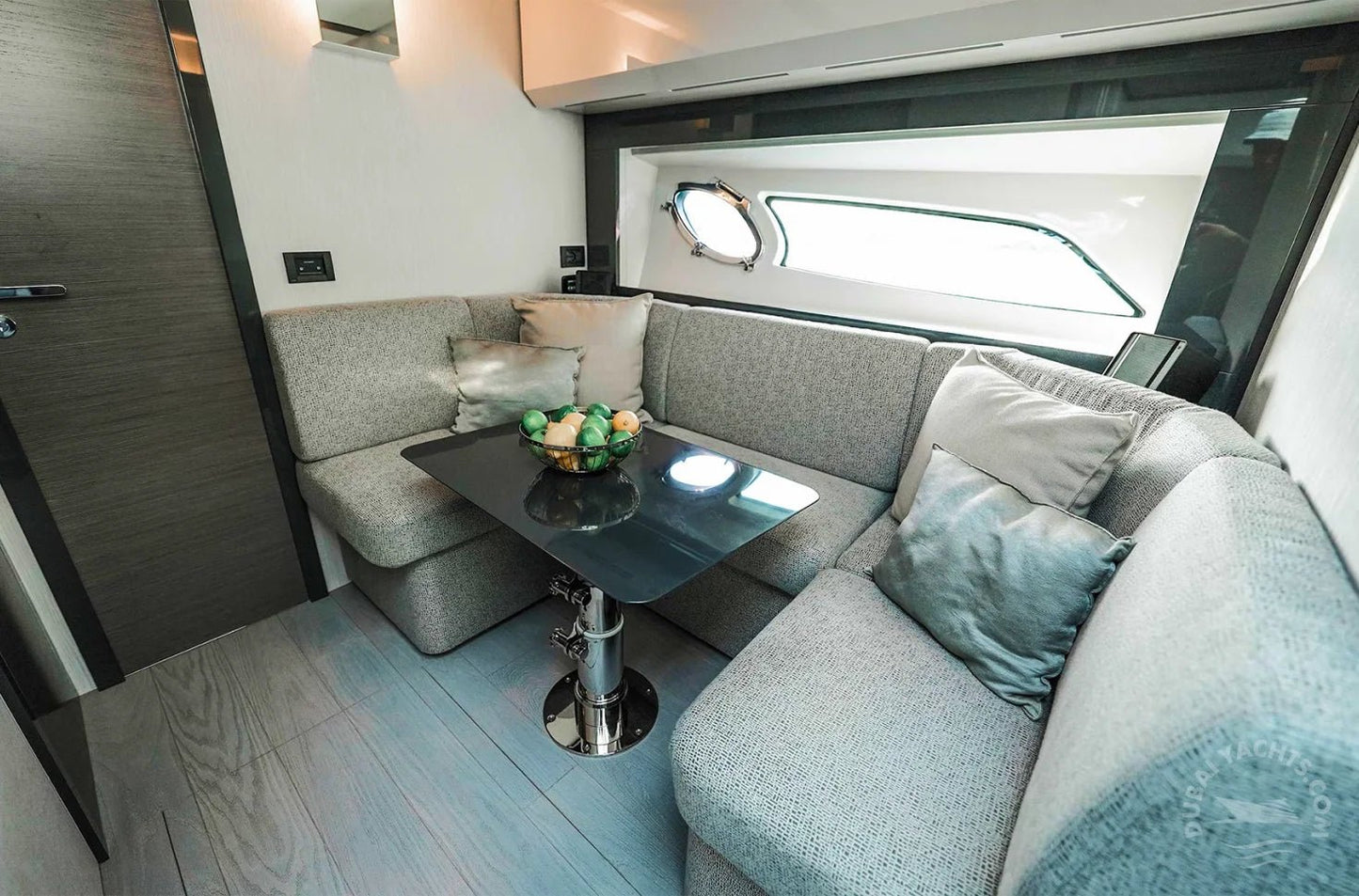 Dubai: Noleggio Yacht di Lusso Privato Sunseeker 65FT ANNA