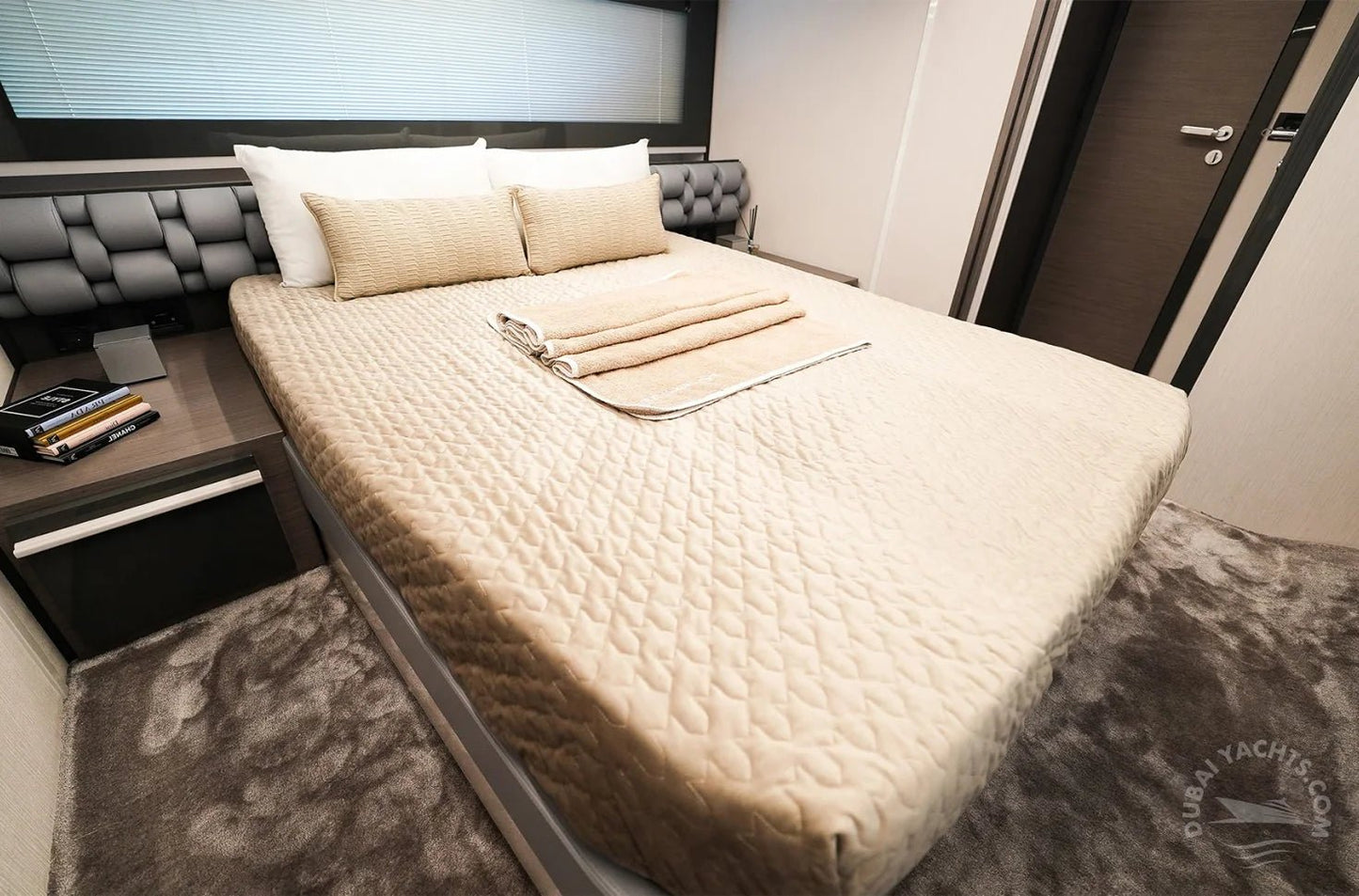 Dubai: Noleggio Yacht di Lusso Privato Sunseeker 65FT ANNA