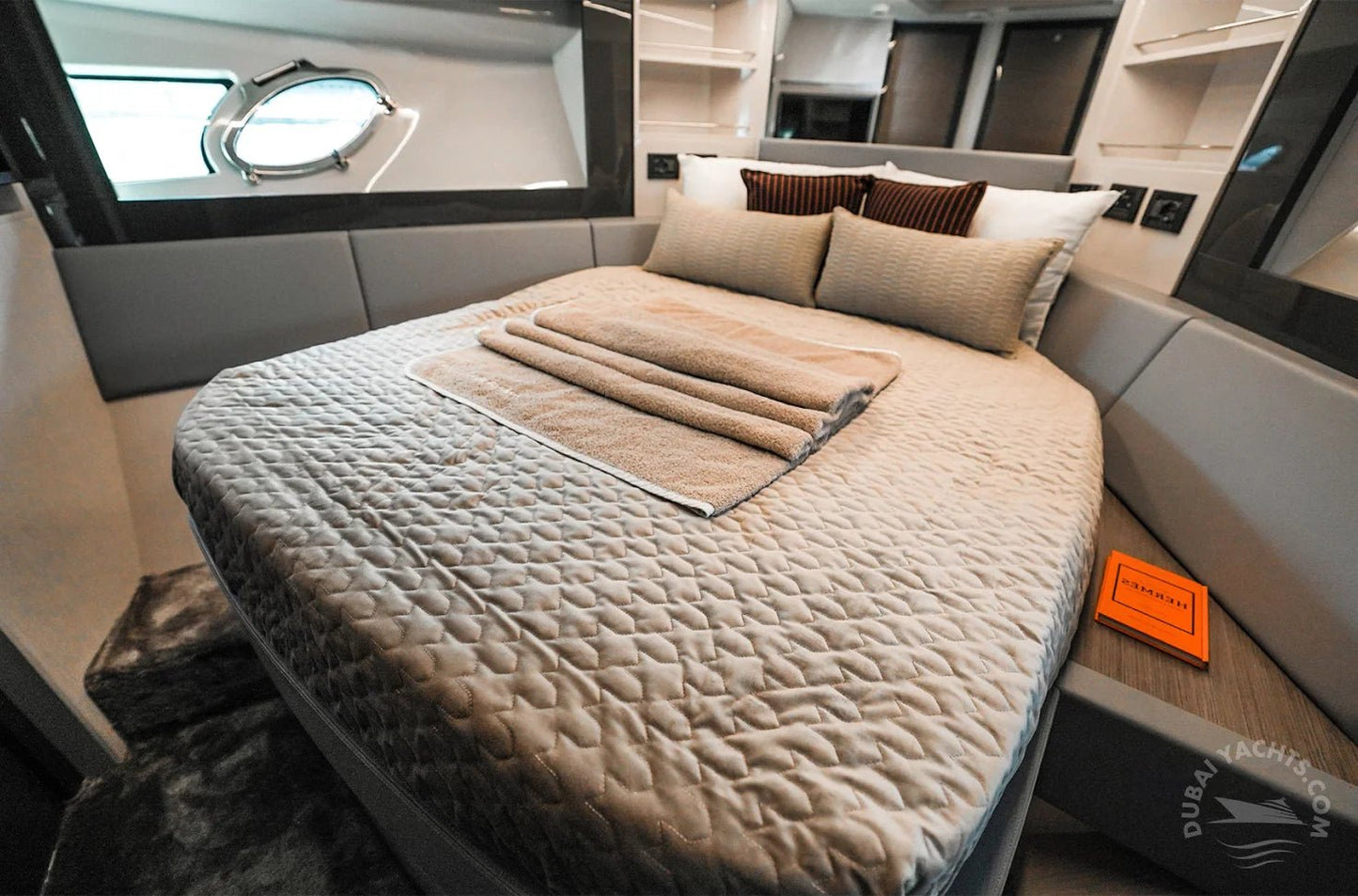 Dubai: Noleggio Yacht di Lusso Privato Sunseeker 65FT ANNA