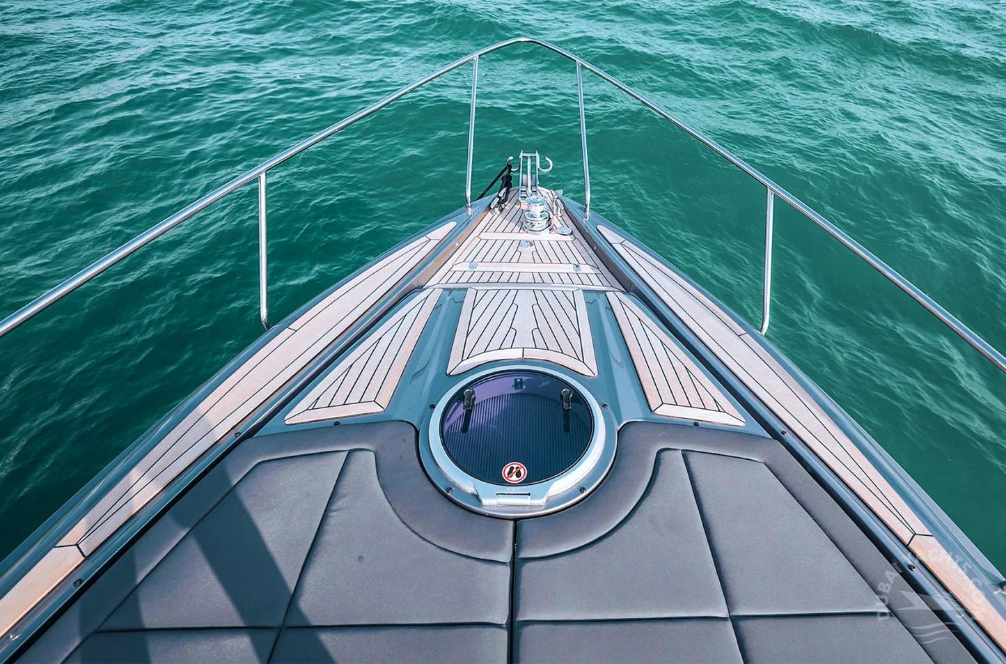 Dubai: Sewa Kapal Pesiar Mewah Pribadi Pershing 5X MIRA 54FT