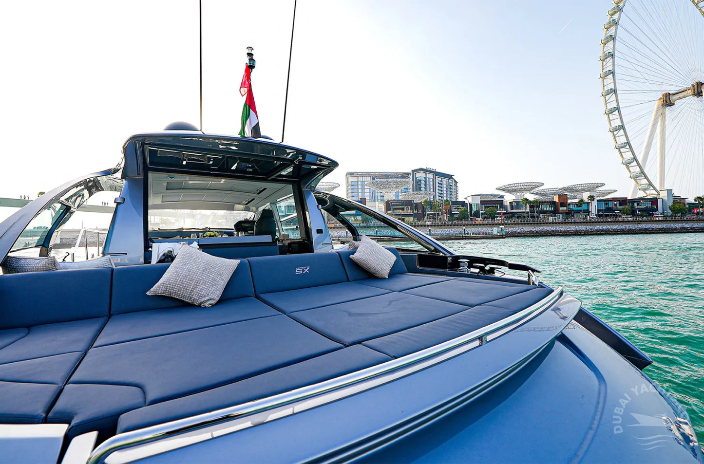 Dubai: Sewa Kapal Pesiar Mewah Pribadi Pershing 5X MIRA 54FT