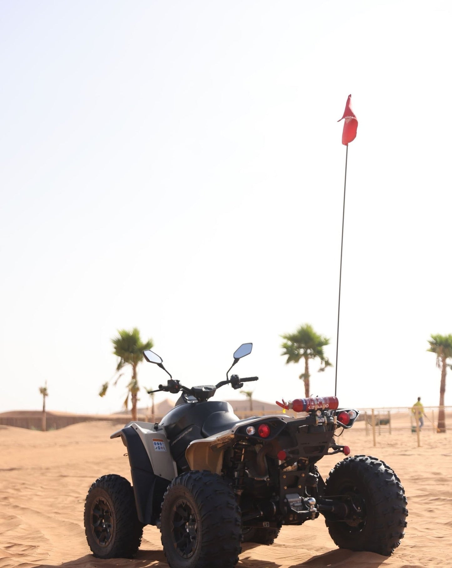 ドバイ:Can-Am レネゲード 650cc クワッド バイク ツアー
