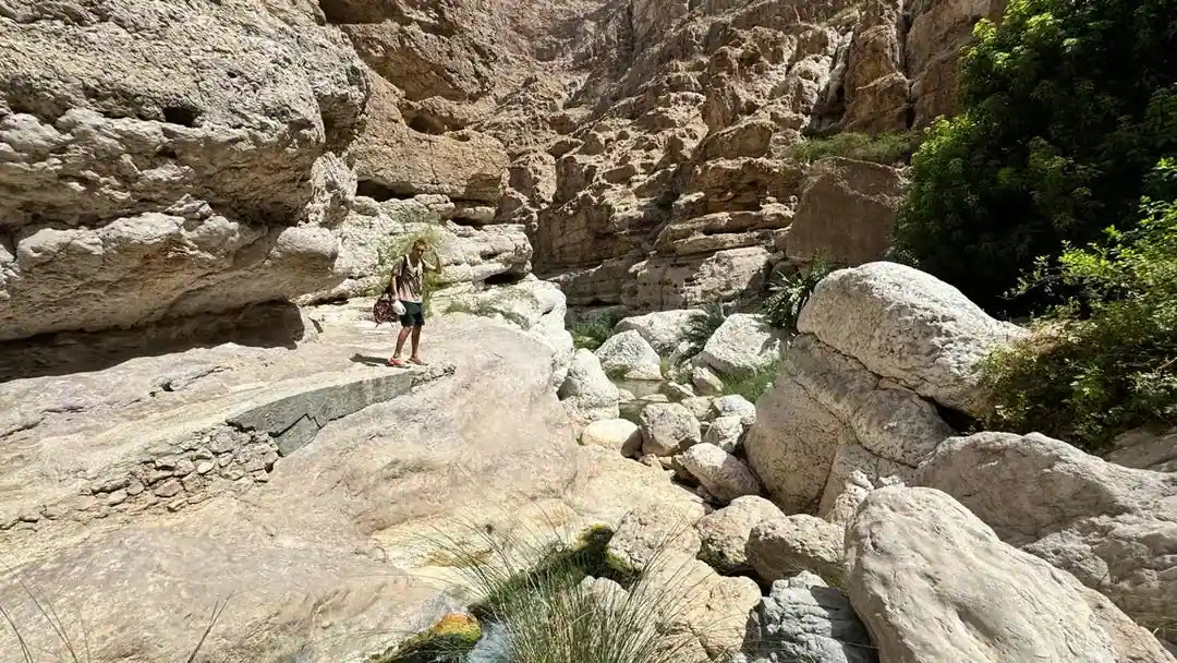 Muscat: Tur Sehari dengan Pemandu ke Wadi Shab dan Bimmah Sinkhole