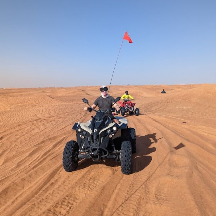 ドバイ:Can-Am レネゲード 650cc クワッド バイク ツアー