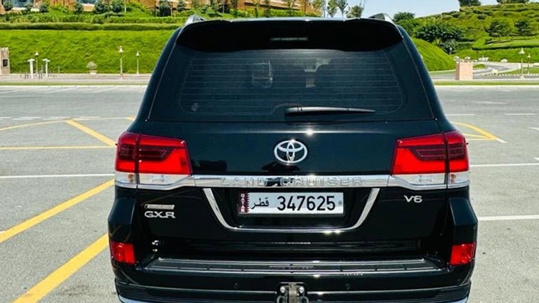 Doha: Prywatny wynajem samochodu Toyota Land Cruiser z kierowcą