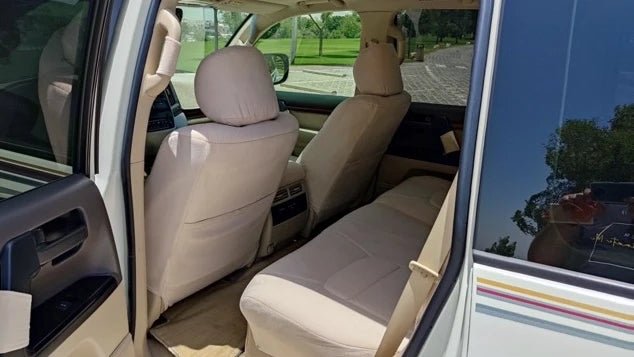 Doha: Prywatny wynajem samochodu Toyota Land Cruiser z kierowcą