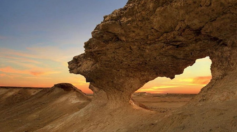 Vest-Qatar: Richard Serra-ørkenskulptur og Umbrella Rock-tur