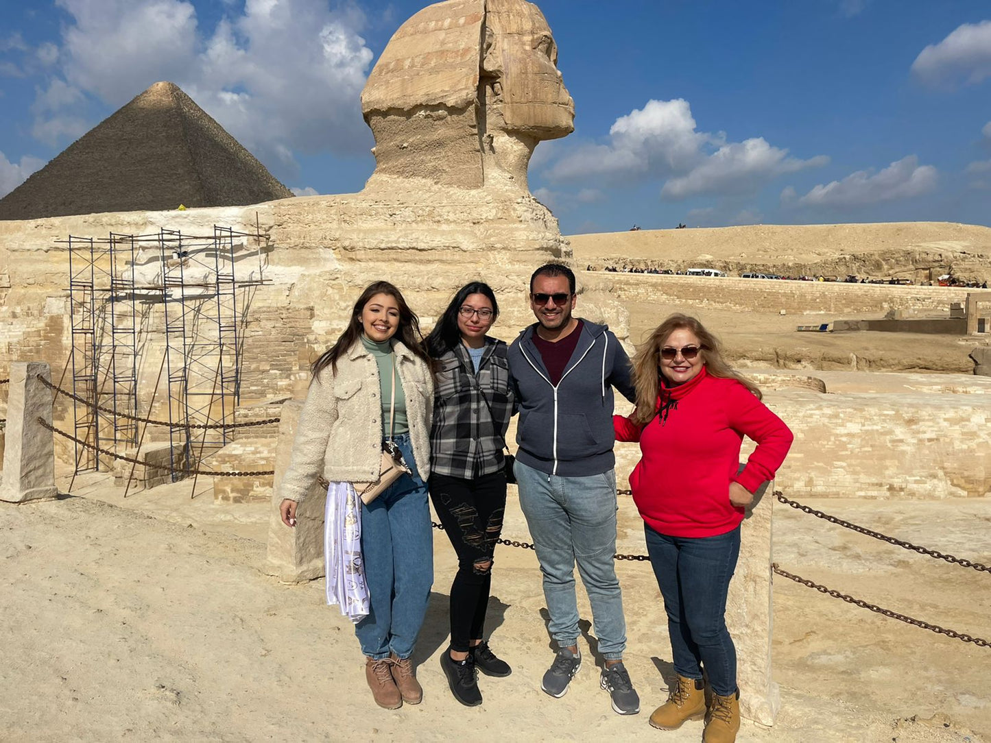 カイロ:古代ギザのピラミッド、スフィンクスとパピルス博物館プライベートガイドVIPツアー