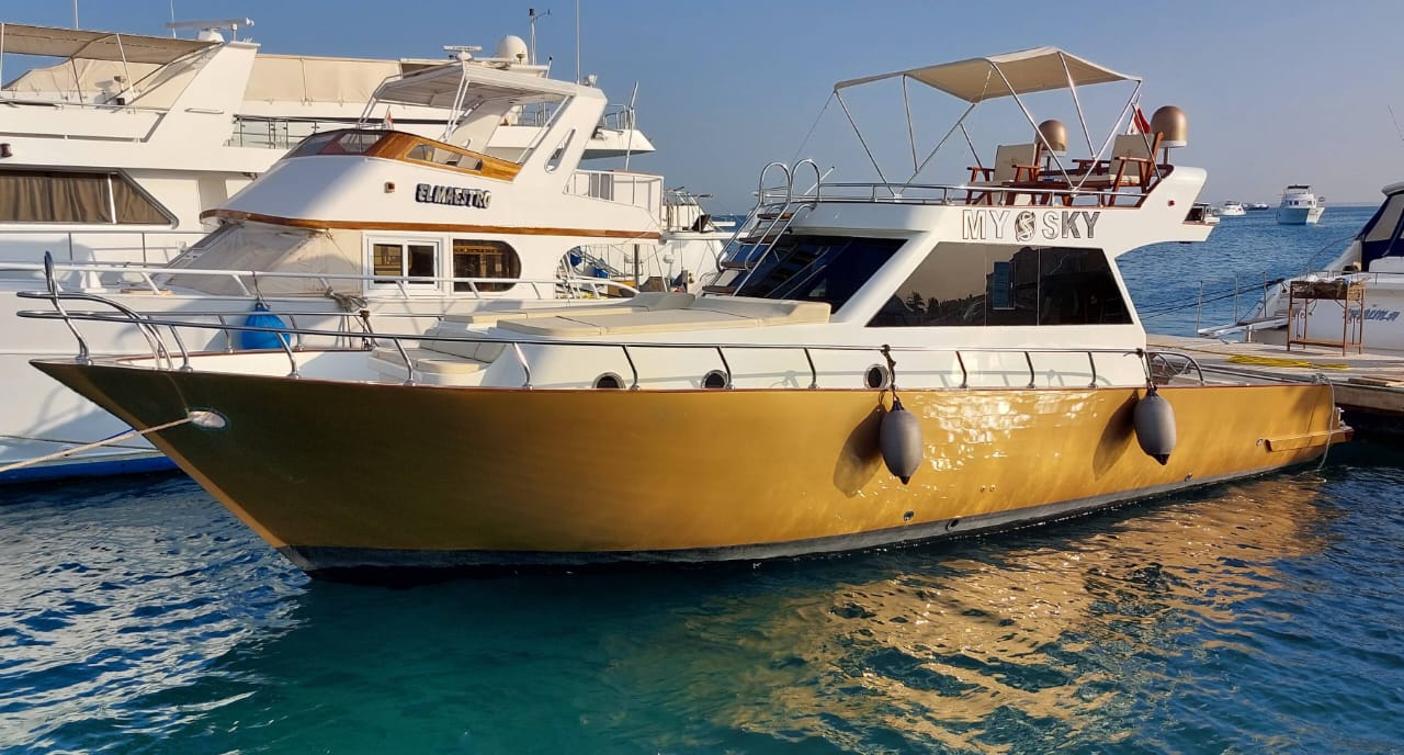 Hurghada: M/Y Sky Private Boat Snorkeling Trip with Lunch and Soft Drinks