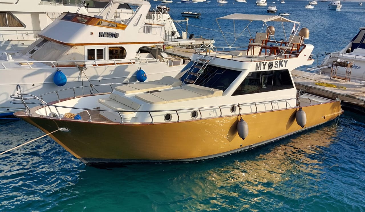 Hurghada: M/Y Sky Private Boat Snorkeling Trip with Lunch and Soft Drinks