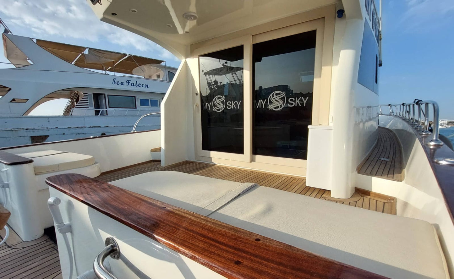 Hurghada: M/Y Sky Private Boat Snorkeling Trip with Lunch and Soft Drinks