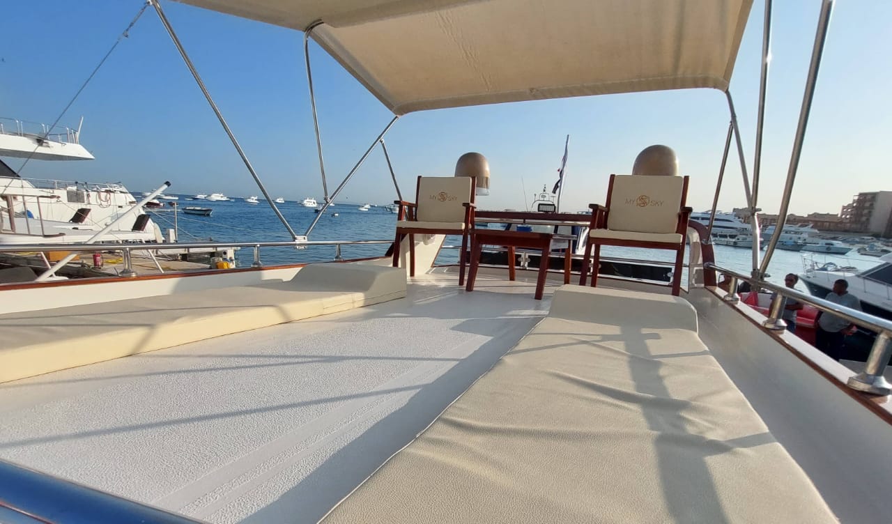 Hurghada: M/Y Sky Private Boat Snorkeling Trip with Lunch and Soft Drinks