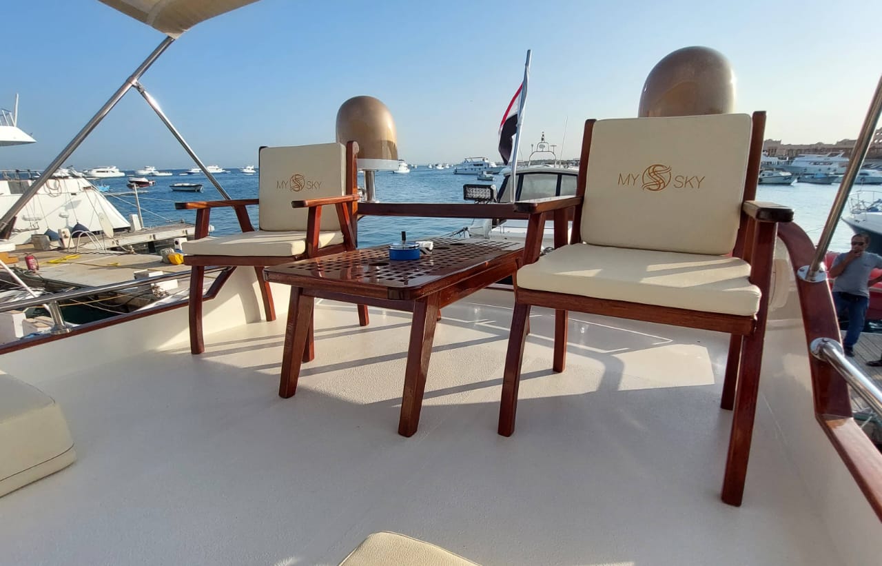Hurghada: M/Y Sky Private Boat Snorkeling Trip with Lunch and Soft Drinks