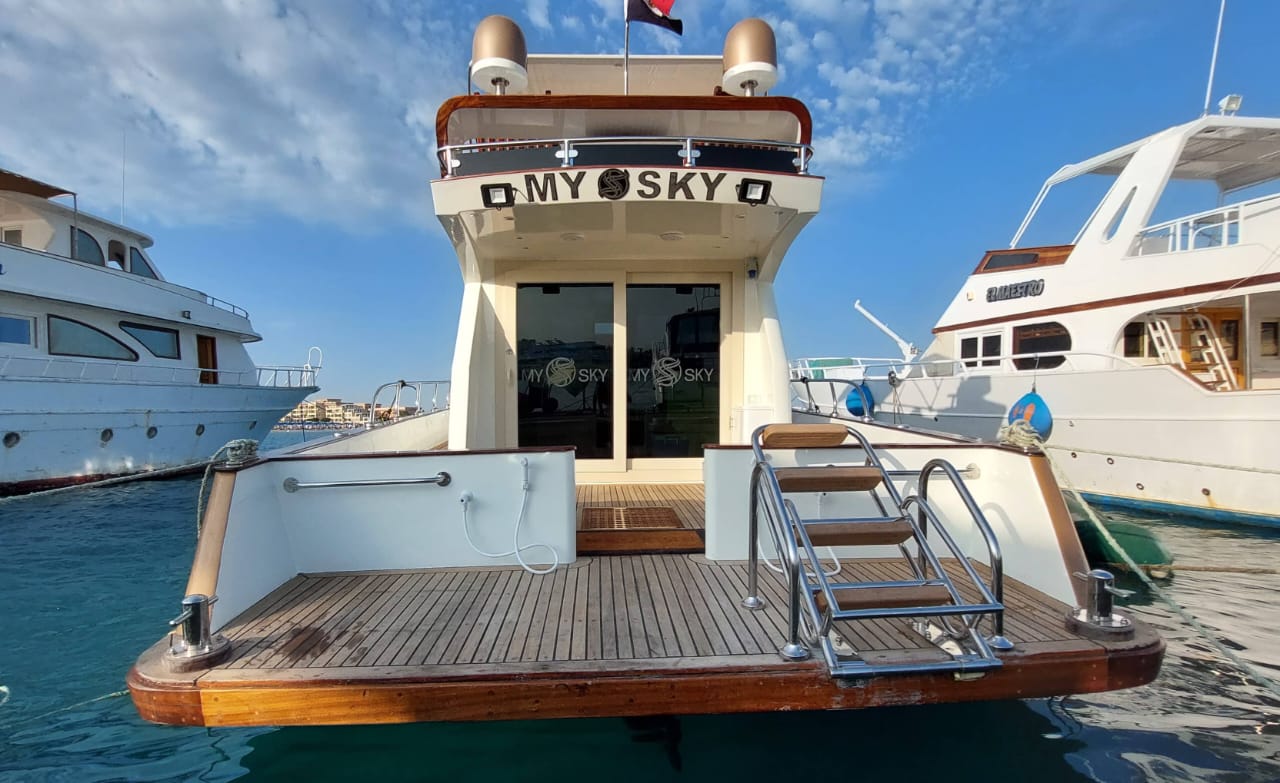 Hurghada: M/Y Sky Private Boat Snorkeling Trip with Lunch and Soft Drinks