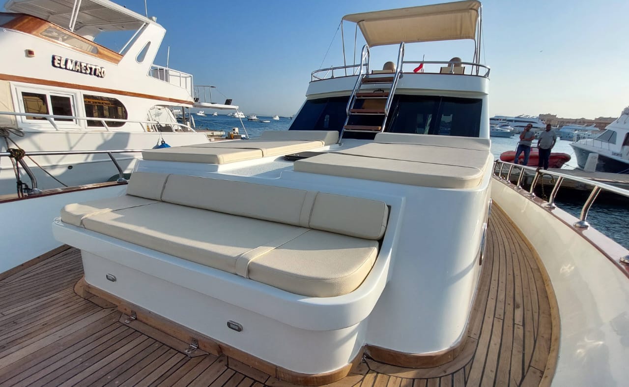 Hurghada: M/Y Sky Private Boat Snorkeling Trip with Lunch and Soft Drinks