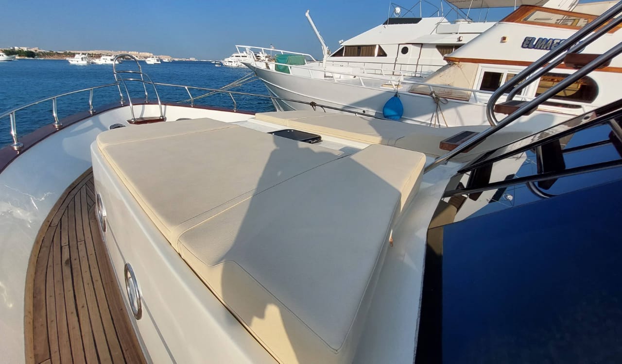 Hurghada: M/Y Sky Private Boat Snorkeling Trip with Lunch and Soft Drinks