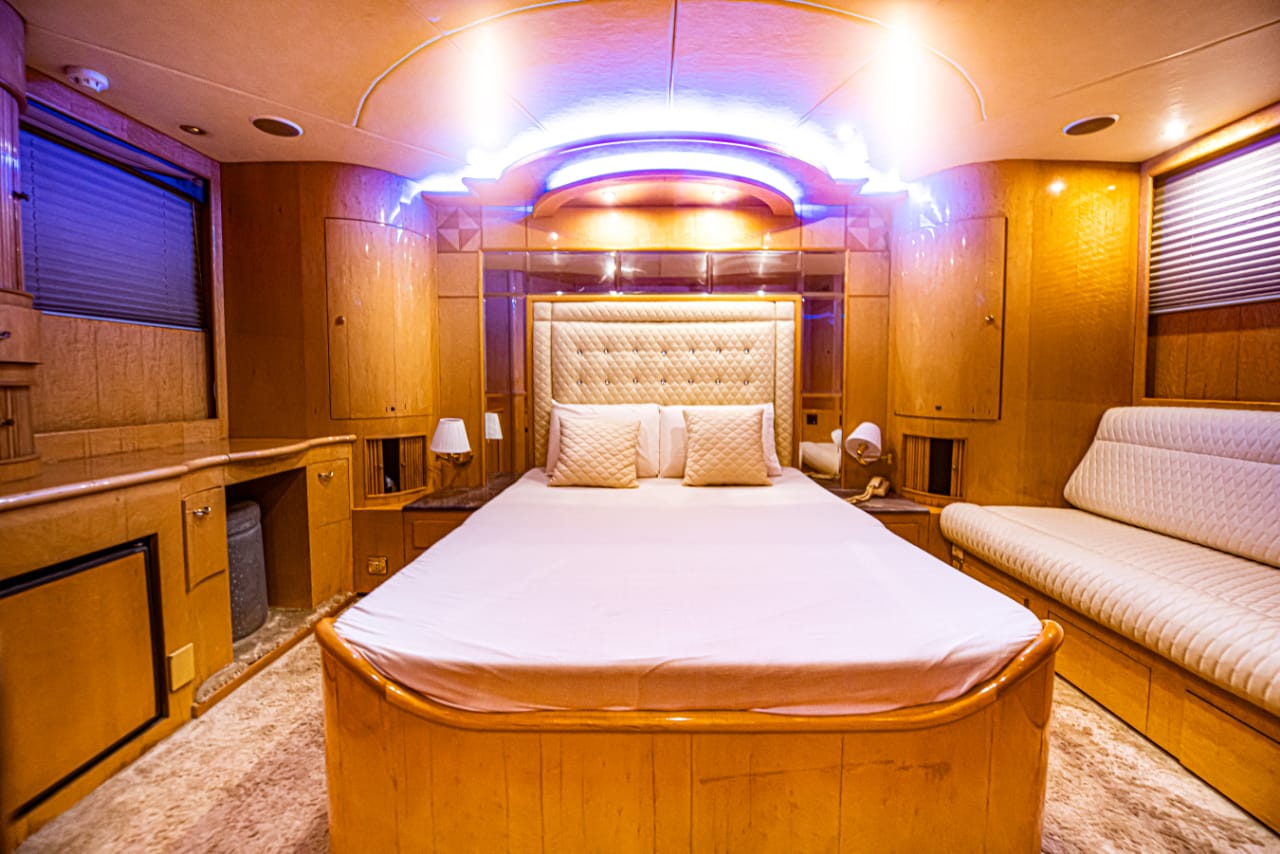 Dubái: tour privado Gulf Craft de 88 pies