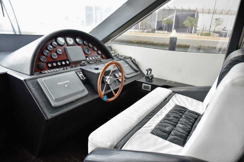 ドバイ: BIGBOSS 90フィート ヨットツアー