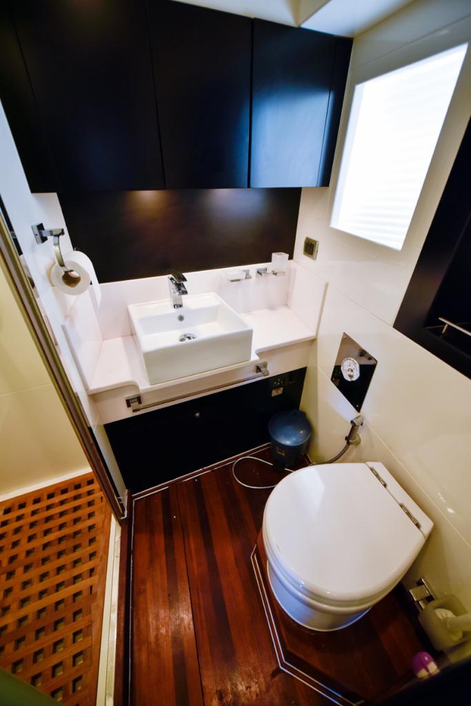 ドバイ: BIGBOSS 90フィート ヨットツアー