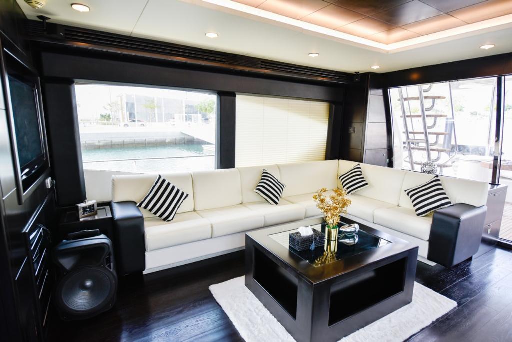 ドバイ: BIGBOSS 90フィート ヨットツアー