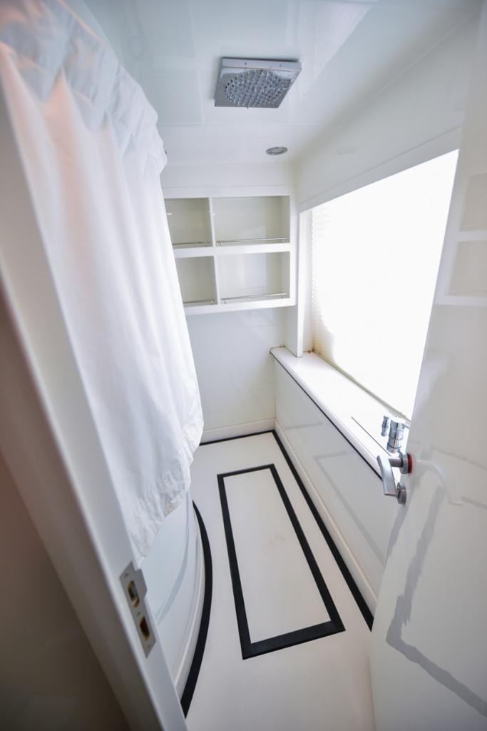 ドバイ: BIGBOSS 90フィート ヨットツアー