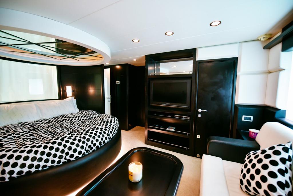 ドバイ: BIGBOSS 90フィート ヨットツアー