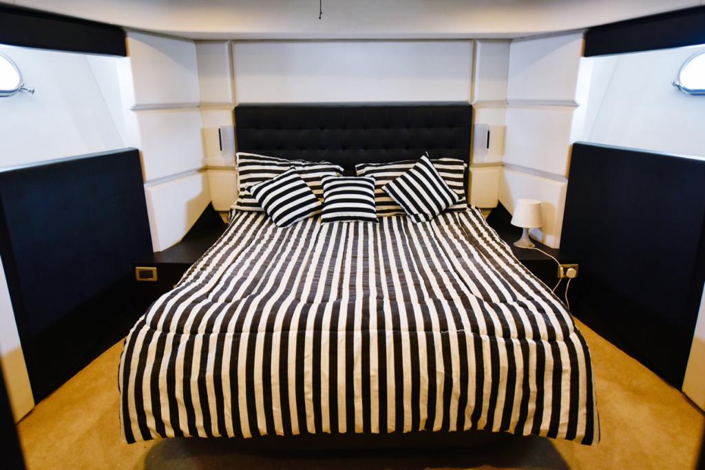 ドバイ: BIGBOSS 90フィート ヨットツアー