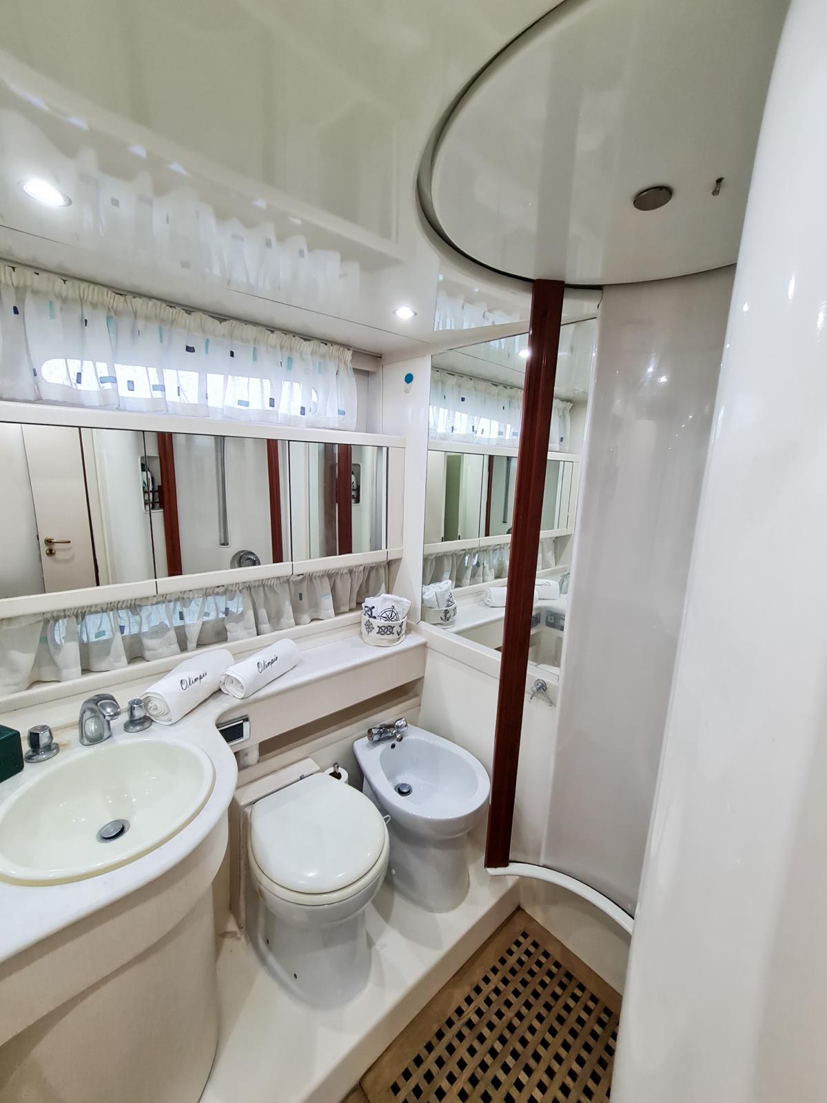 El Gouna: Private Luxury Yacht Trip on a 54FT Yacht
