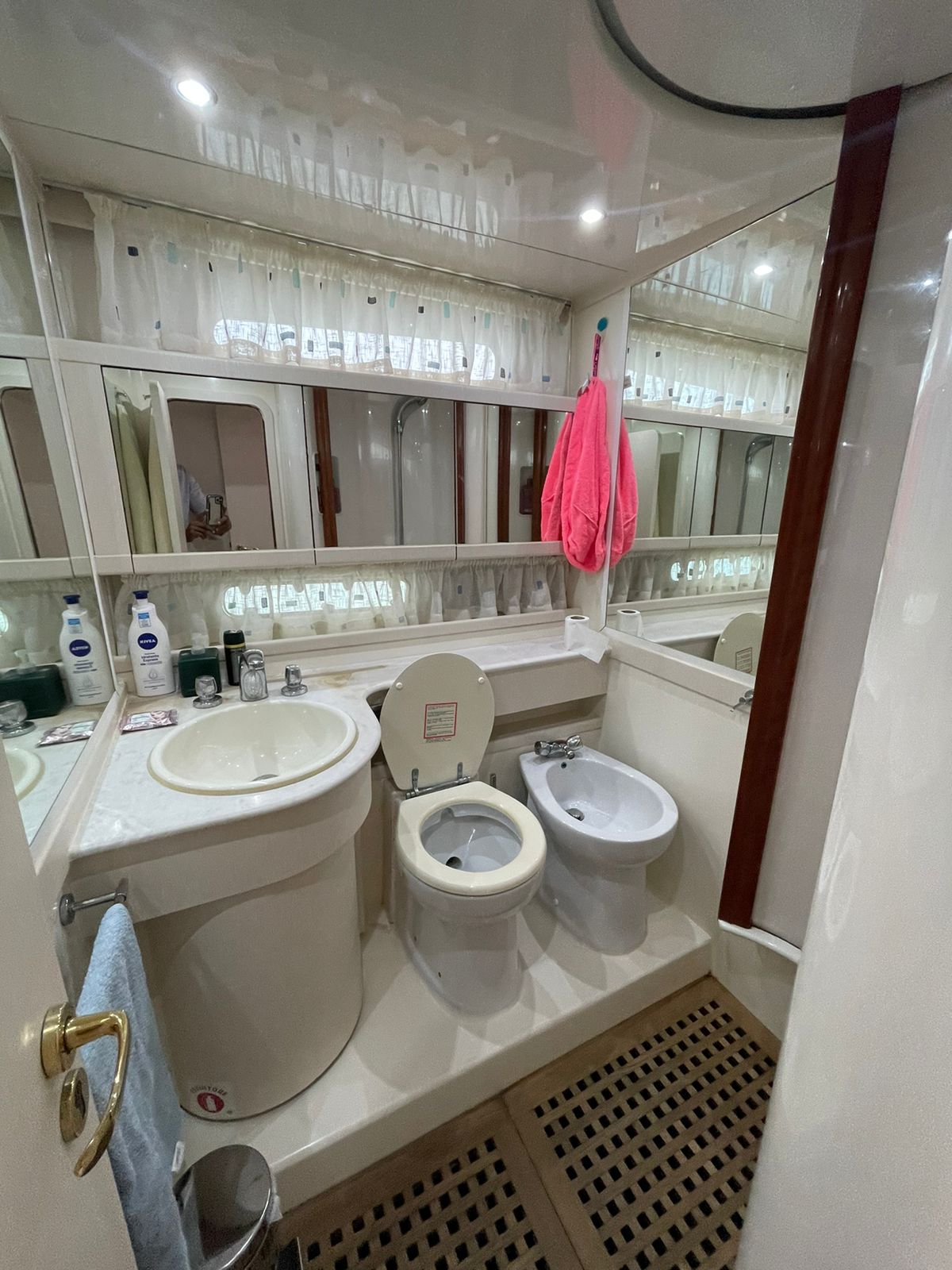 El Gouna: Private Luxury Yacht Trip on a 54FT Yacht