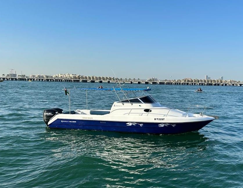 ドバイ:35フィートプライベートボートレンタル