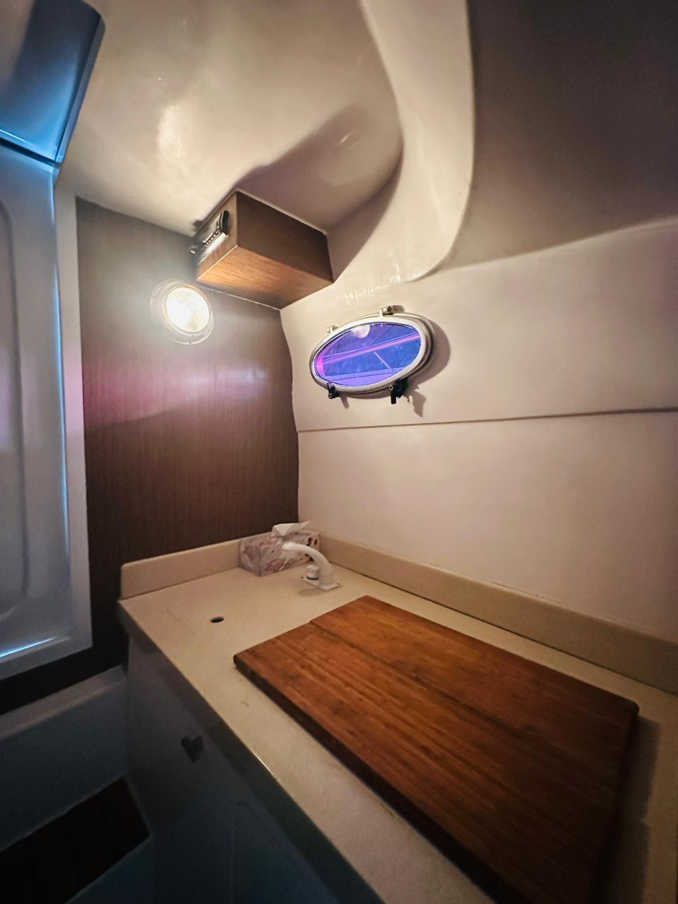 ドバイ:35フィートプライベートボートレンタル