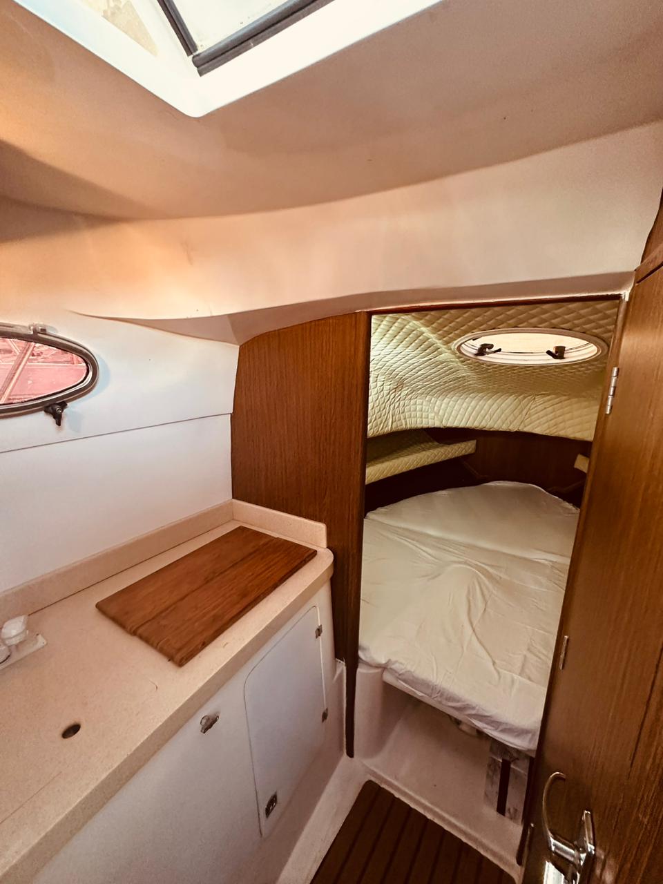 ドバイ:35フィートプライベートボートレンタル