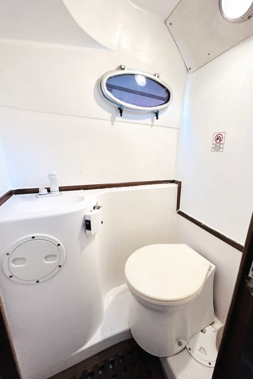 ドバイ:35フィートプライベートボートレンタル