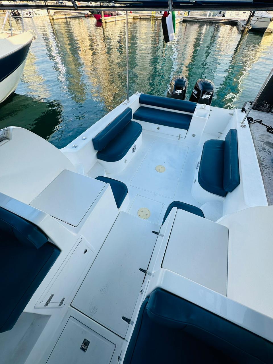 ドバイ:35フィートプライベートボートレンタル