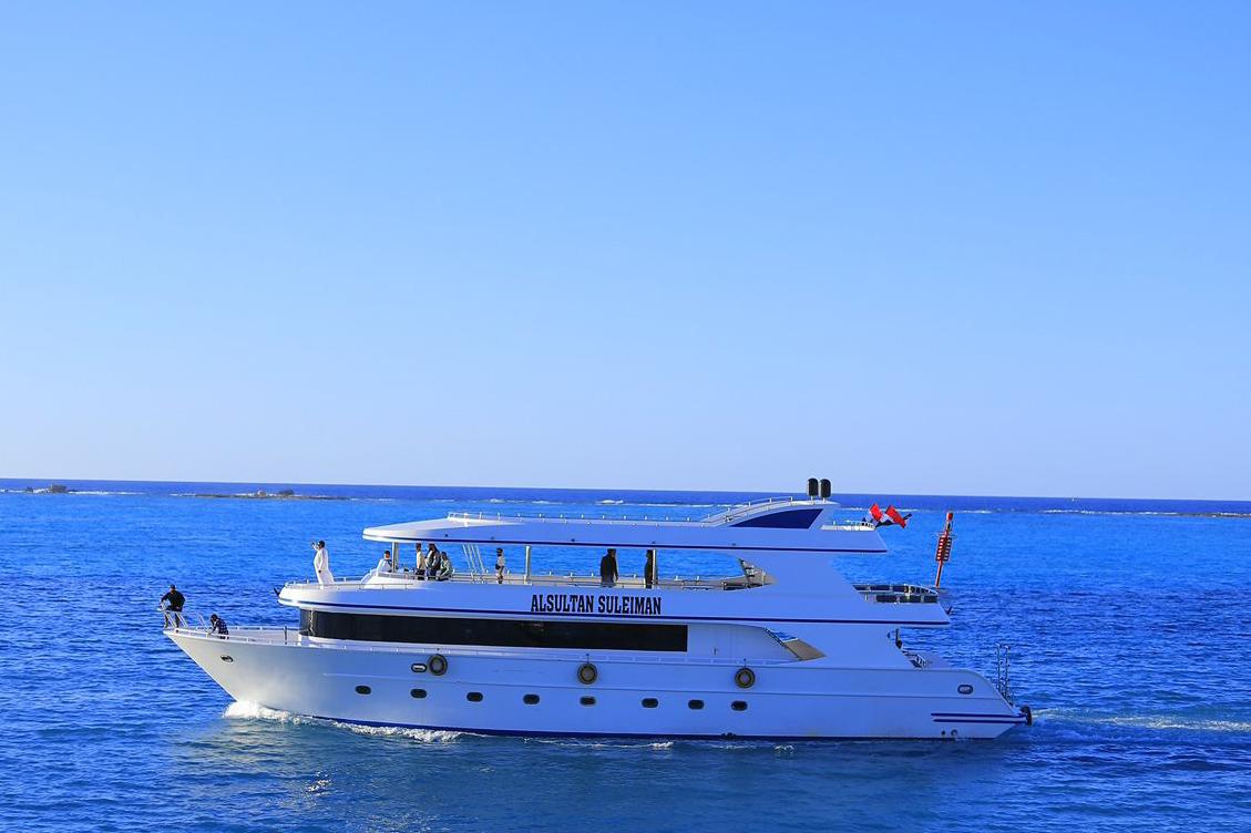 マルサ・マトルーフ:アル・スルタン・スレイマンのプライベートヨットで行くナウラス島ツアー