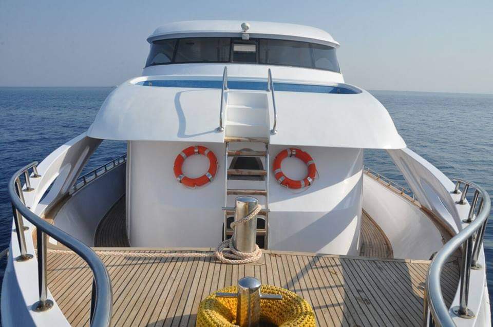 Hurghada: barco privado Sukkar Royal com piscina, mergulho com snorkel e almoço