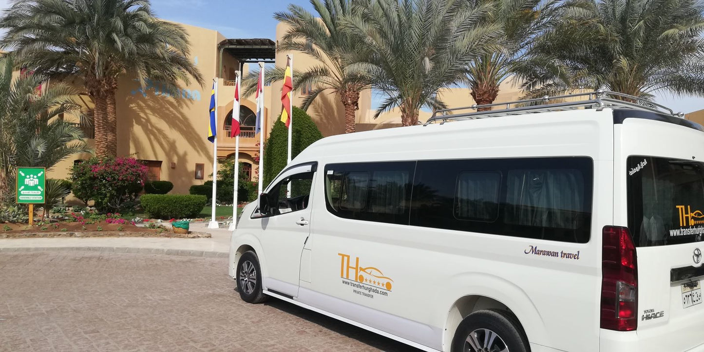 Hurghada : Transfert de l'aéroport international de Hurghada en van ou en voiture