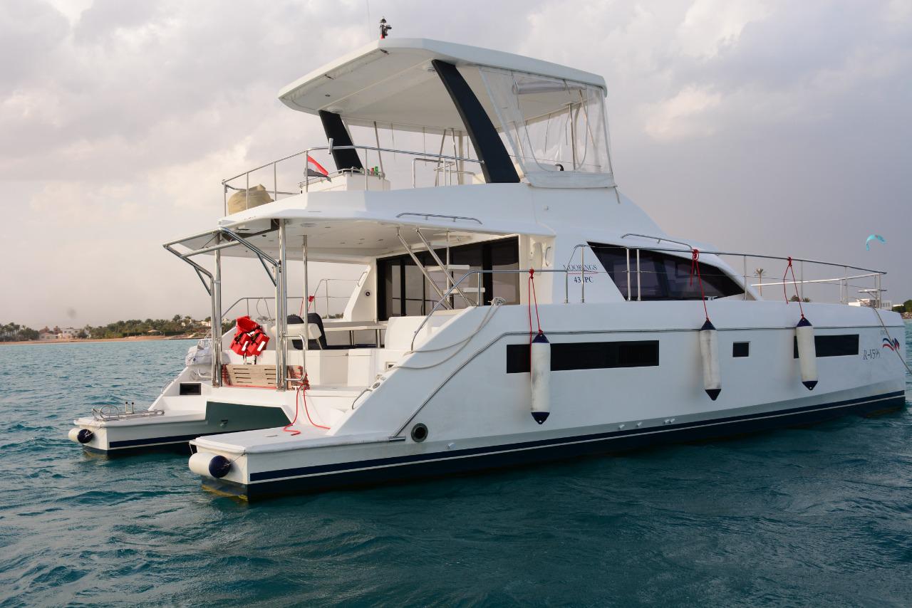 El Gouna: Privé Catamaran Dagtrip naar Bayoud of Tawilah Eiland