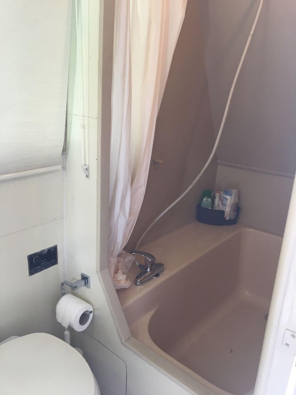 Bejrut: Wynajem jachtu SALIBA z Holiday Beach do Zatoki Jounieh