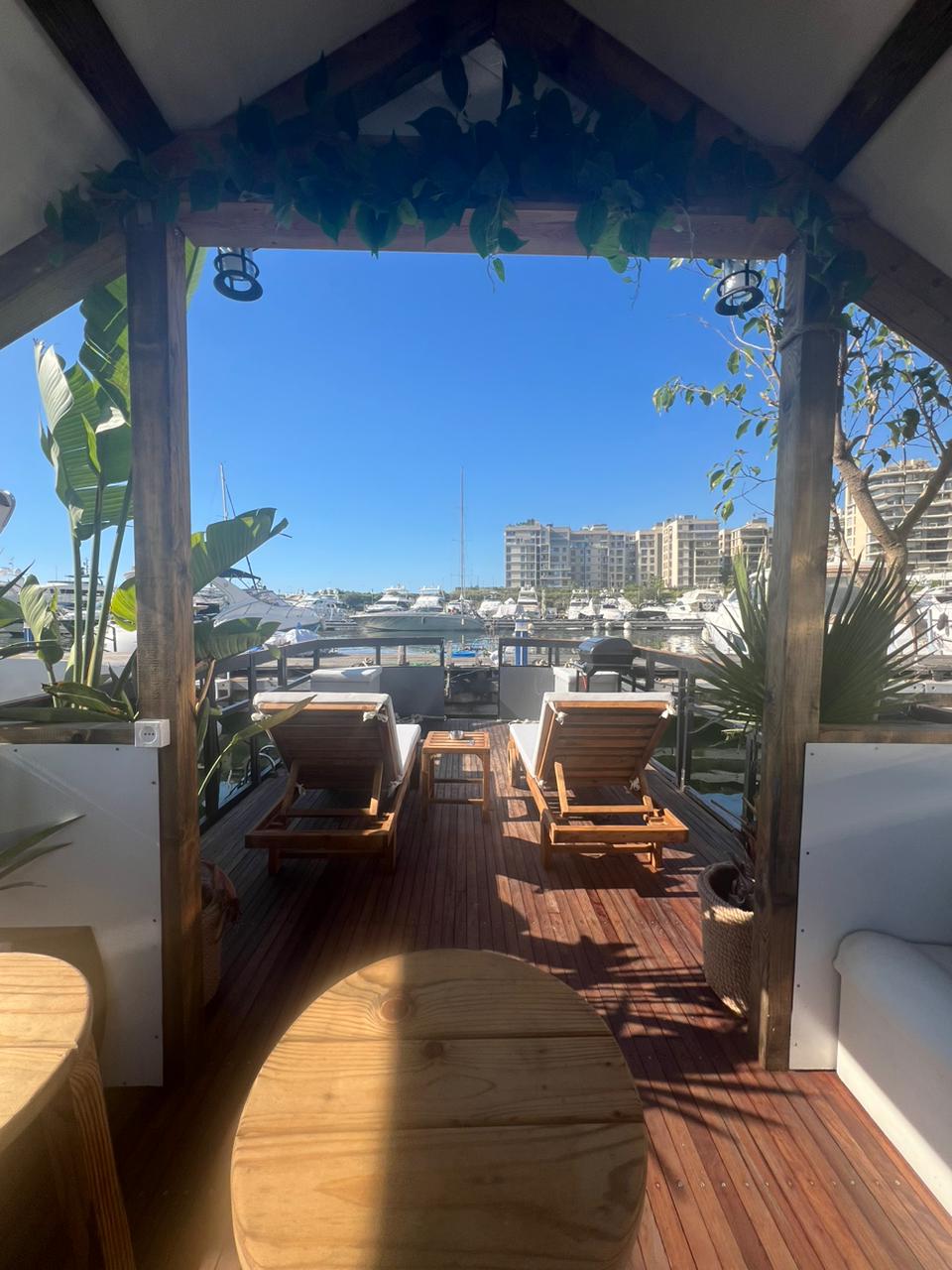 Бейрут: аренда яхт La Casa от пристани Дбайе до залива Джуния