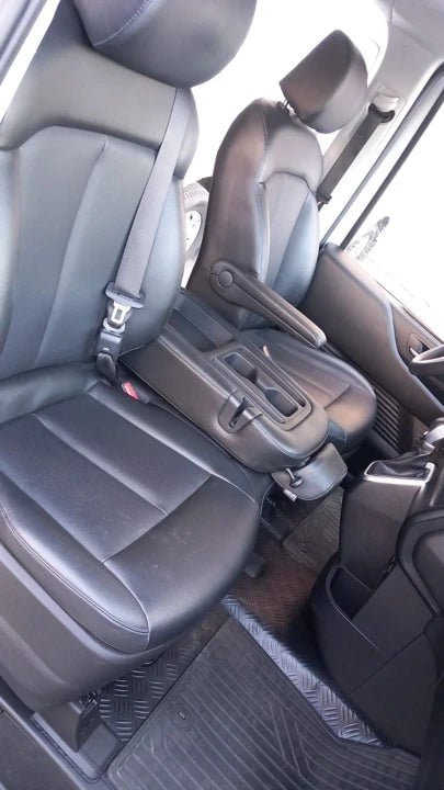From Jeddah Airport to Makkah Hotel: Umrah Taxi Private Car or Van Rental with Driver