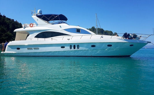 ドバイ:プライベートマジェスティ70FTレンタル