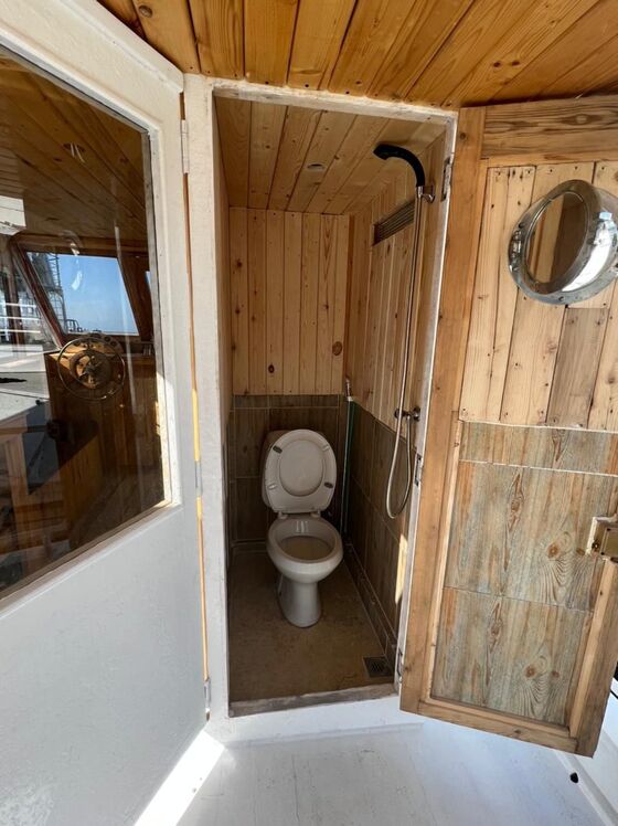 Бейрут: аренда деревянной лодки длиной 35 футов от Триполи до острова Кролика или острова Палм